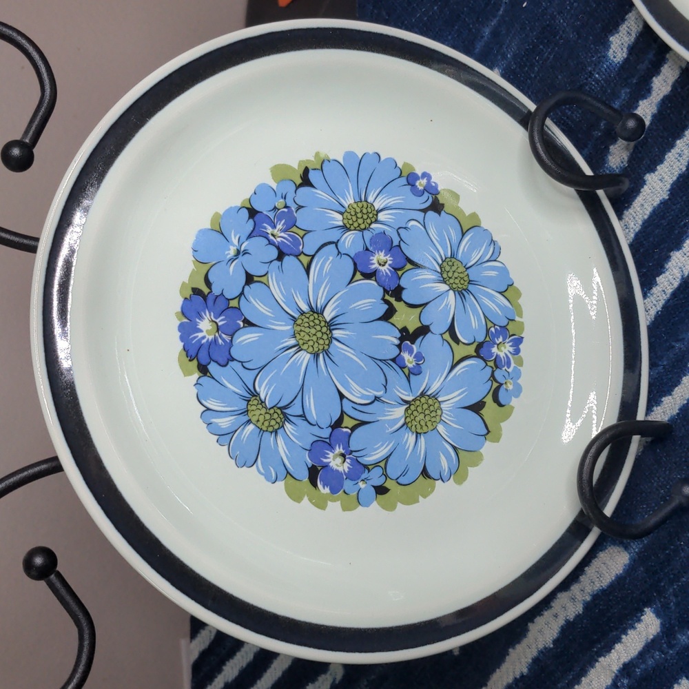 Designer Collection Blue Shasta Stoneware Round Platter Japan Flowers